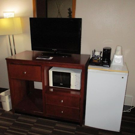Super 8 By Wyndham Madison Hotel Luaran gambar