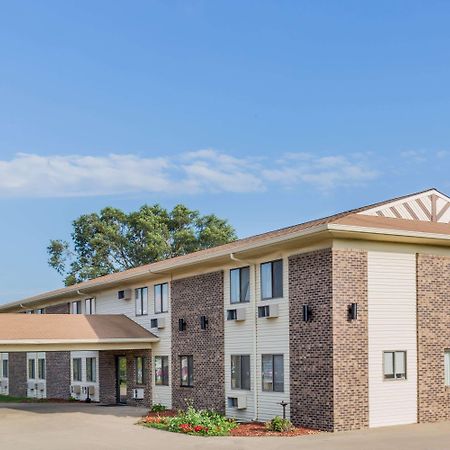 Super 8 By Wyndham Madison Hotel Luaran gambar
