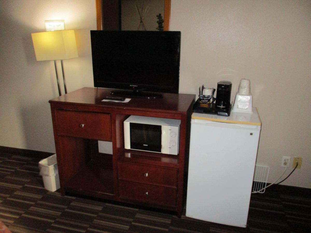 Super 8 By Wyndham Madison Hotel Luaran gambar