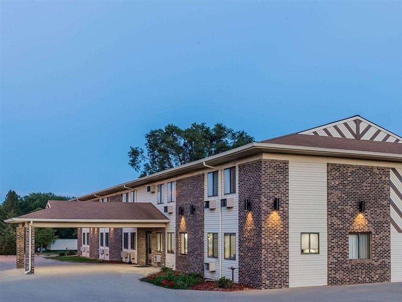 Super 8 By Wyndham Madison Hotel Luaran gambar