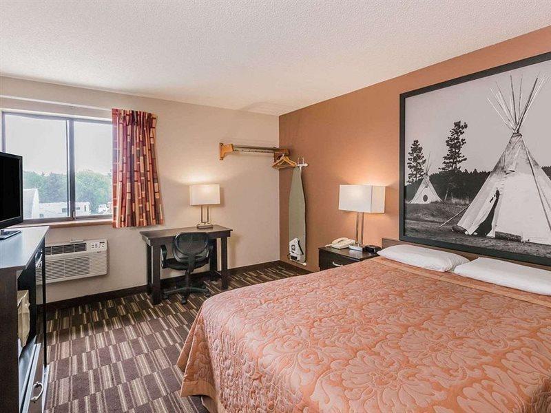 Super 8 By Wyndham Madison Hotel Luaran gambar