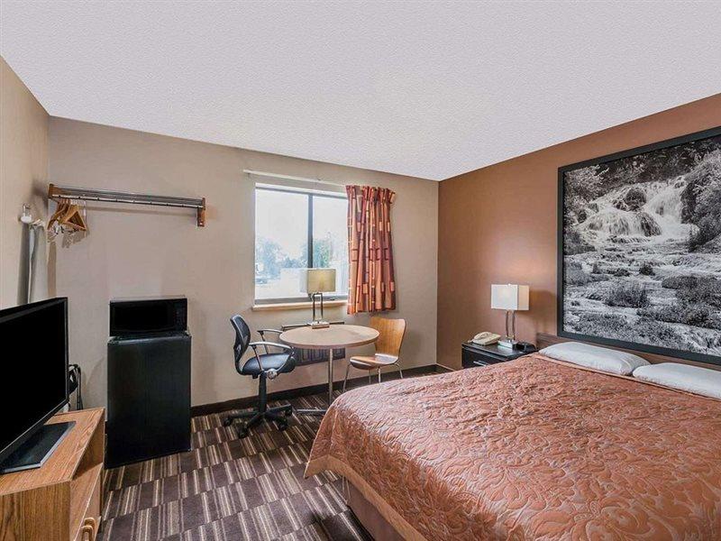 Super 8 By Wyndham Madison Hotel Luaran gambar