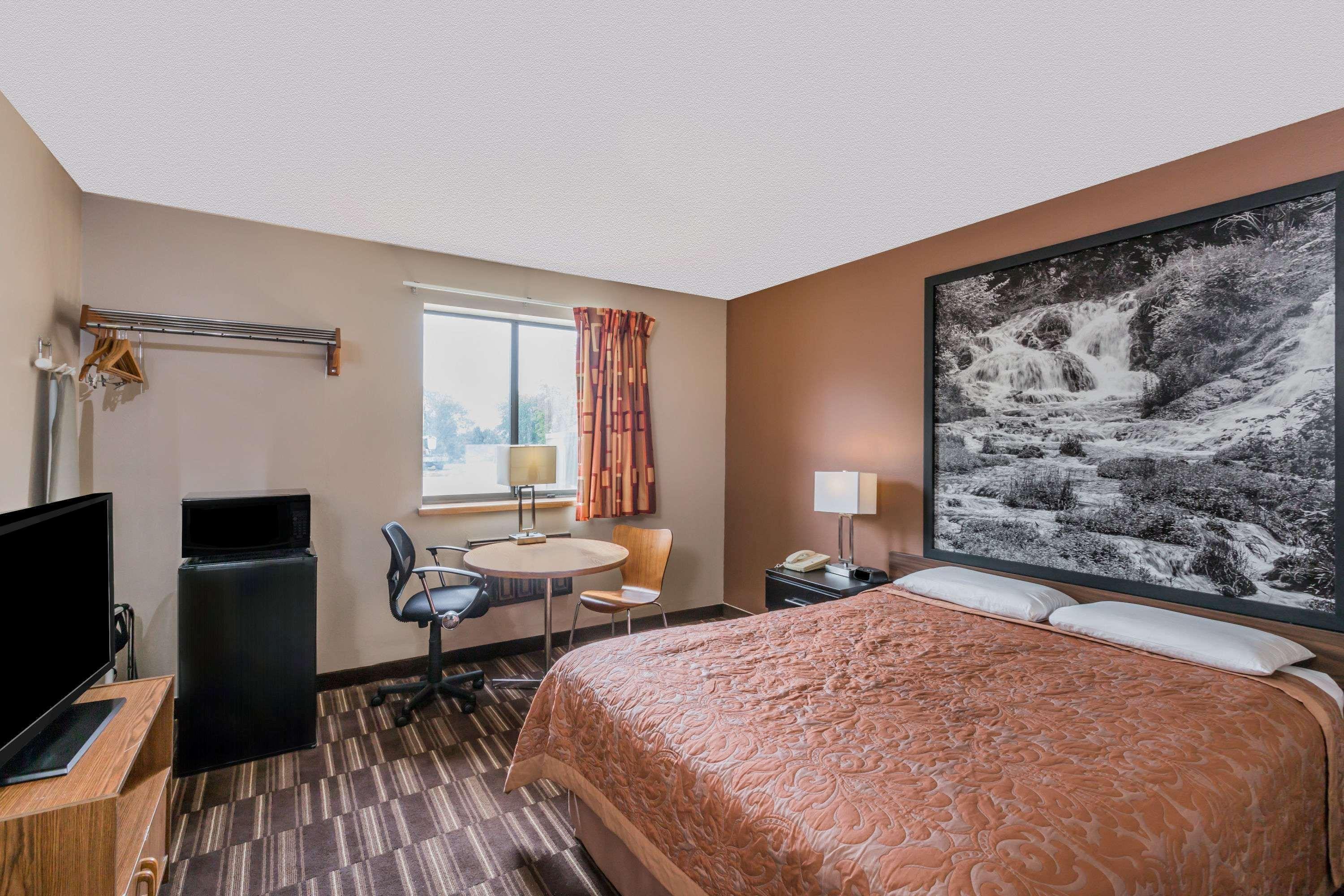 Super 8 By Wyndham Madison Hotel Luaran gambar