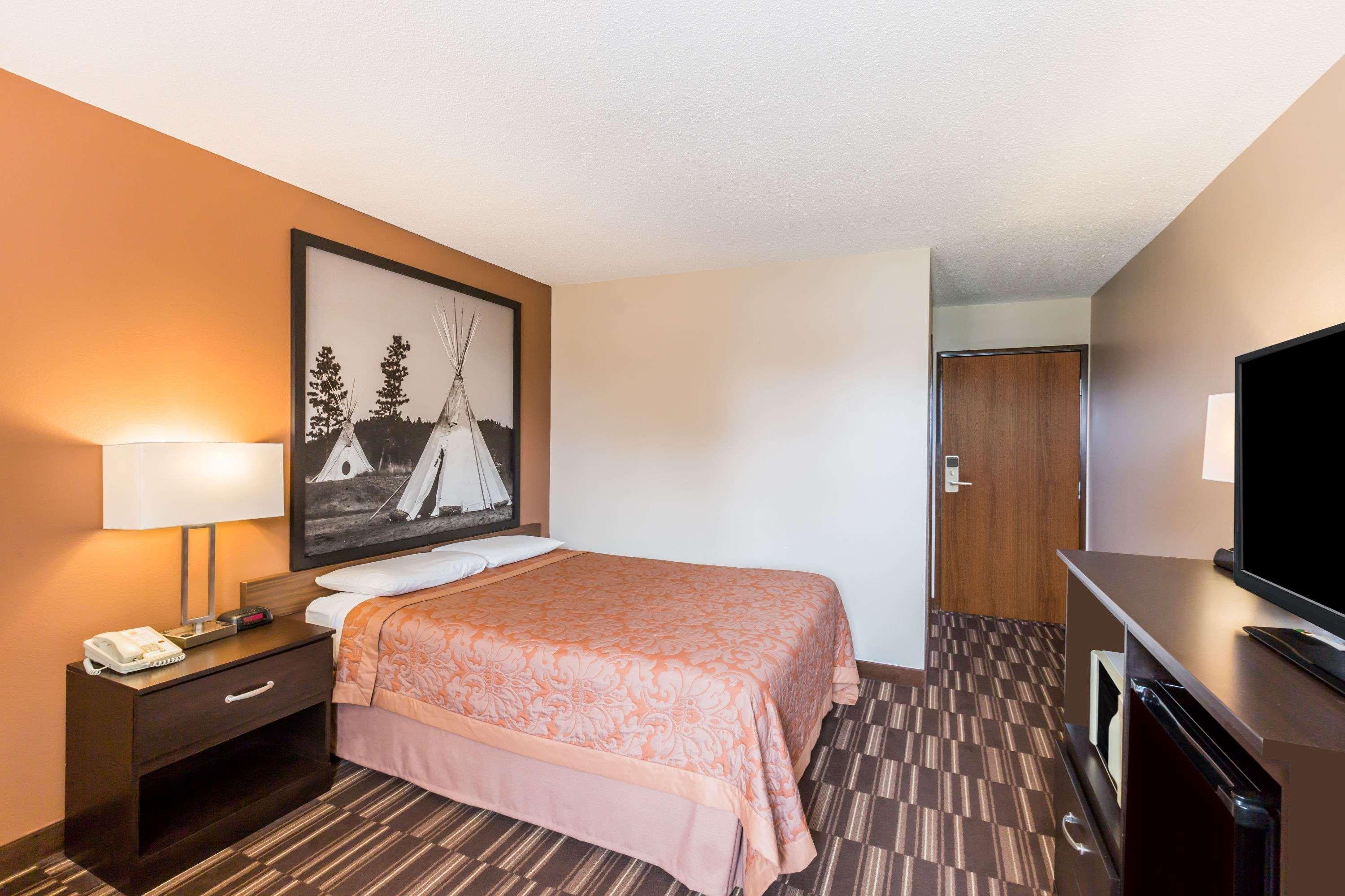 Super 8 By Wyndham Madison Hotel Luaran gambar