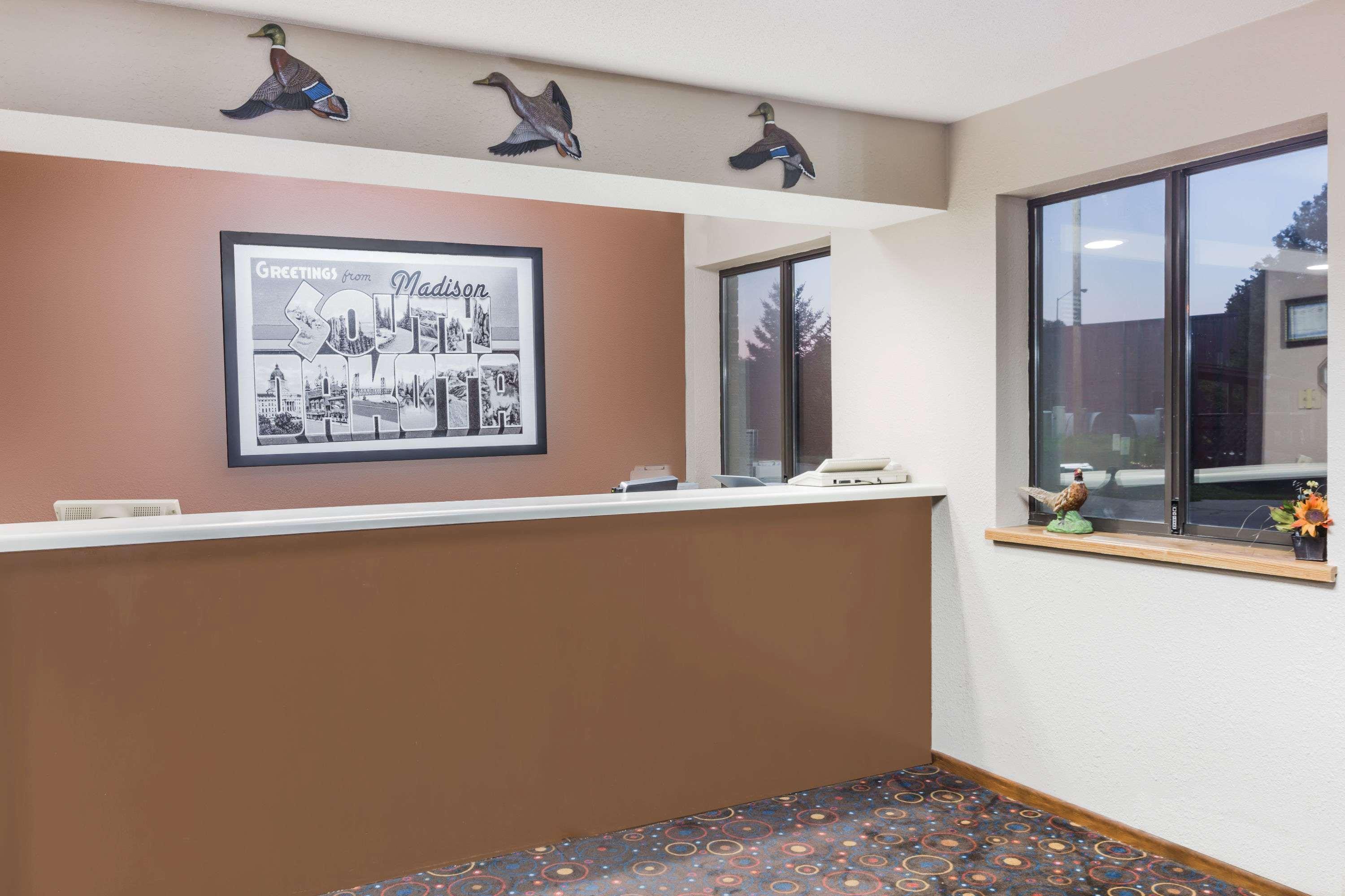 Super 8 By Wyndham Madison Hotel Luaran gambar