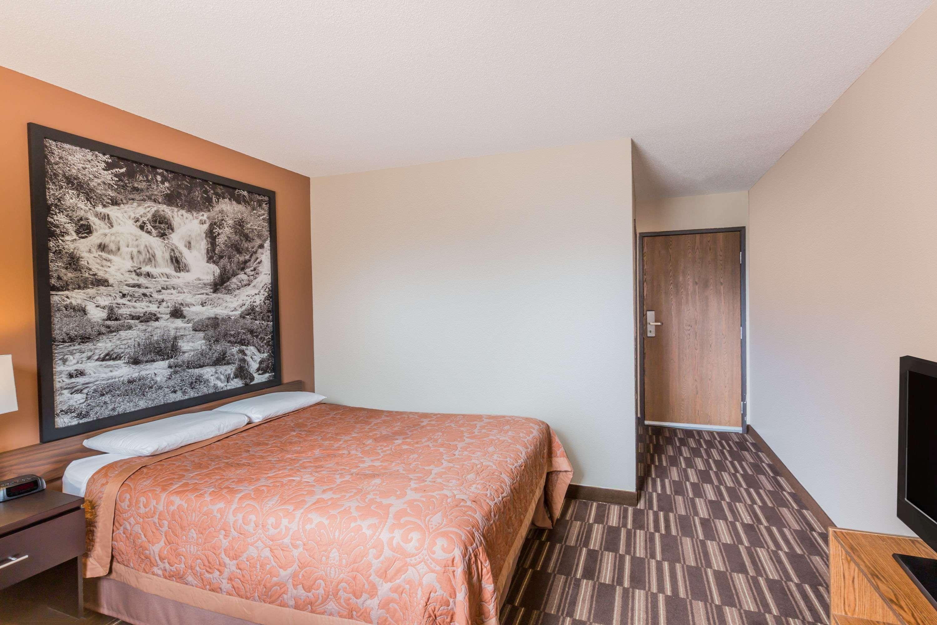 Super 8 By Wyndham Madison Hotel Luaran gambar