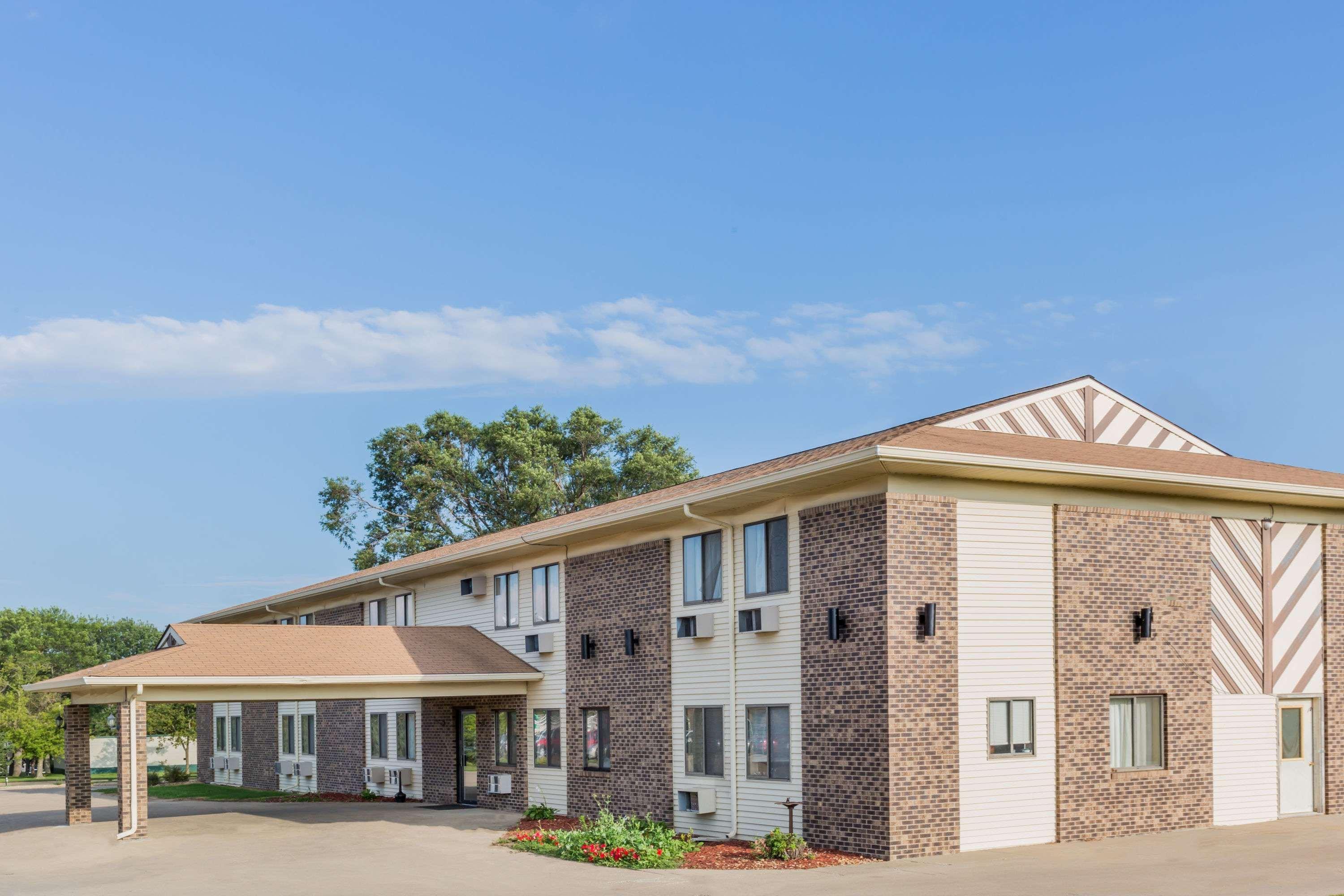 Super 8 By Wyndham Madison Hotel Luaran gambar