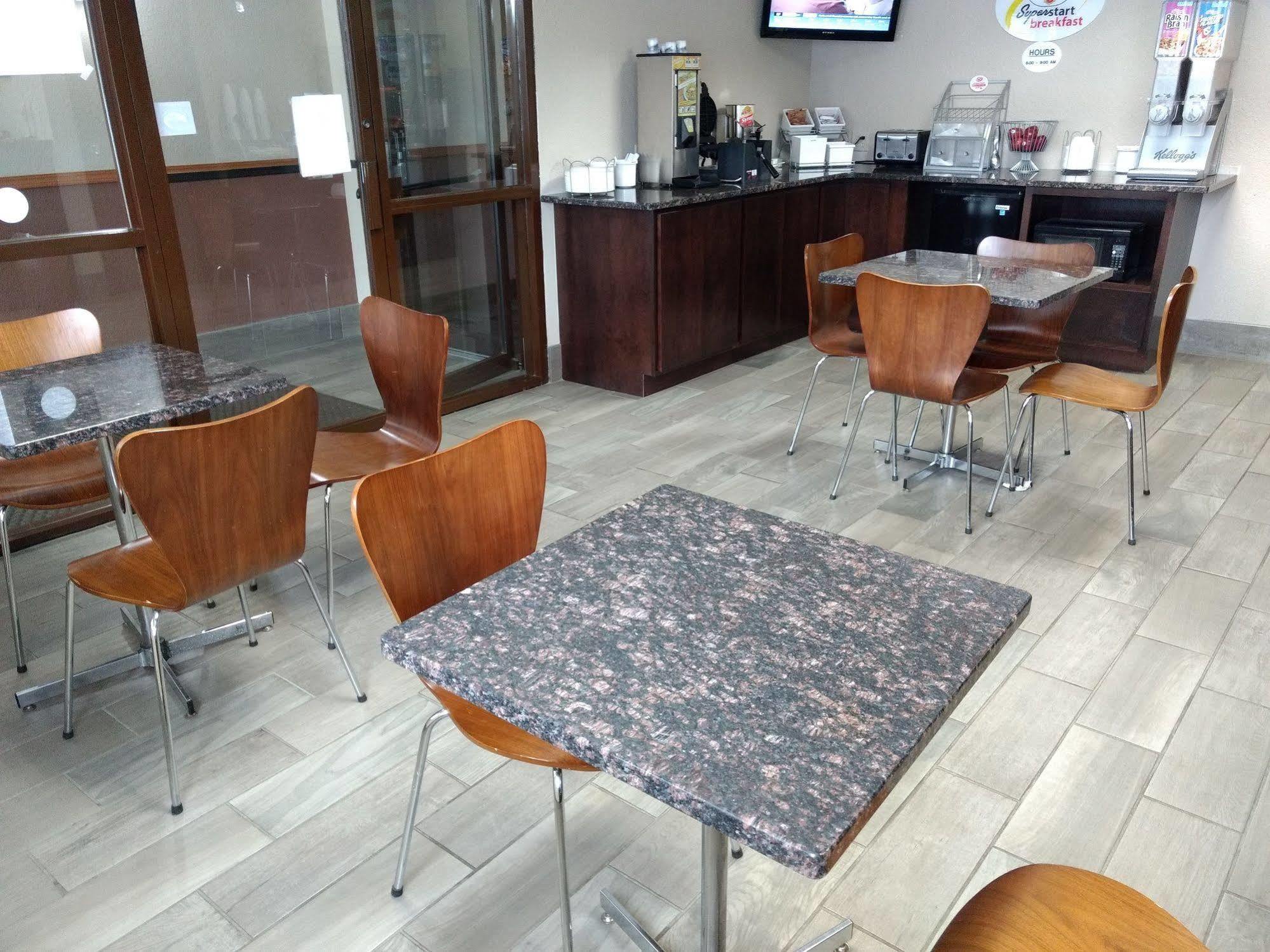 Super 8 By Wyndham Madison Hotel Luaran gambar